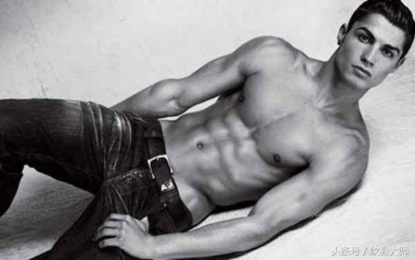 许多足球员身上都有纹身，为什么C罗身上一个都没有？