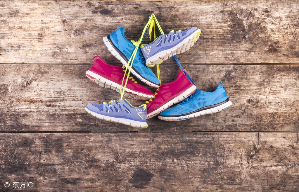 全家年入20万，妈妈想买品牌鞋却遭丈夫反对，称不让孩子攀比