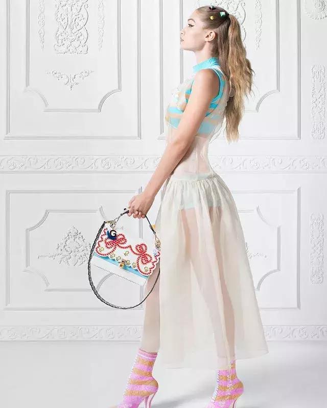 女士真皮包包100%真皮春夏款,今年春夏流行的包包