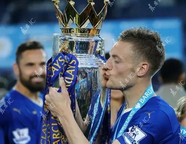 从业余球员踢到英超冠军！他的逆袭之路实在太可怕了