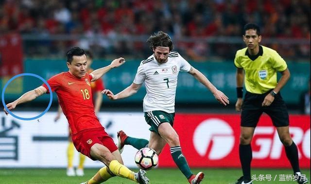 他们满身纹身凸起是因为什么,满身纹身的足球运动员长头发