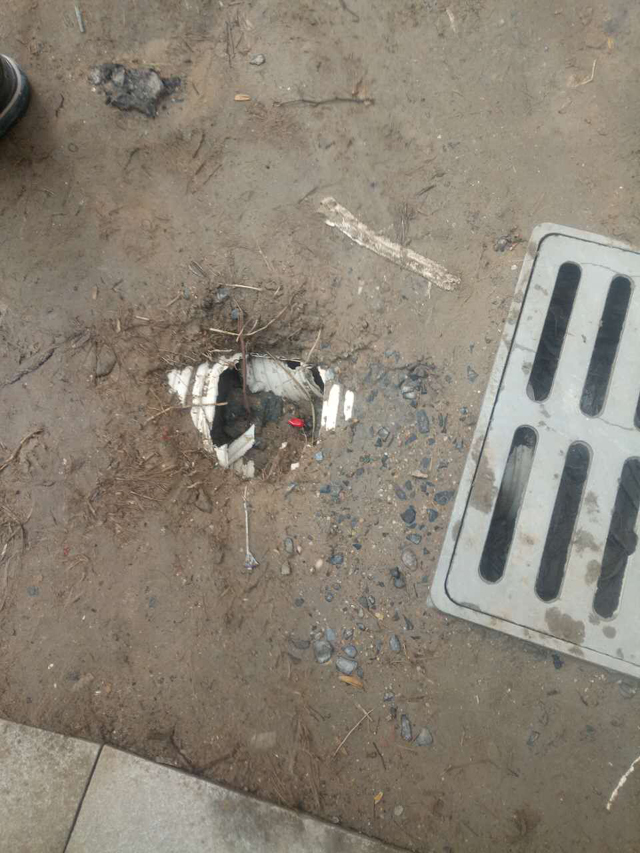 郑州一小区污水管道被堵,郑州一楼业主家被污水倒灌