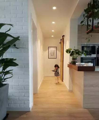 一字走廊改造,出门就是过道式走廊如何改造