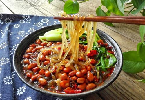 酸辣粉跟螺蛳粉为什么受欢迎,酸辣粉和螺蛳粉的不同