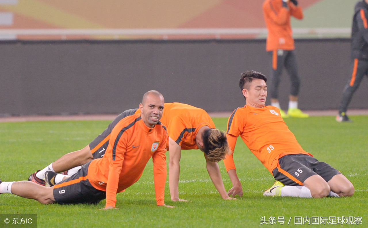 鲁能球员情绪失控,鲁能球员发声质疑判罚