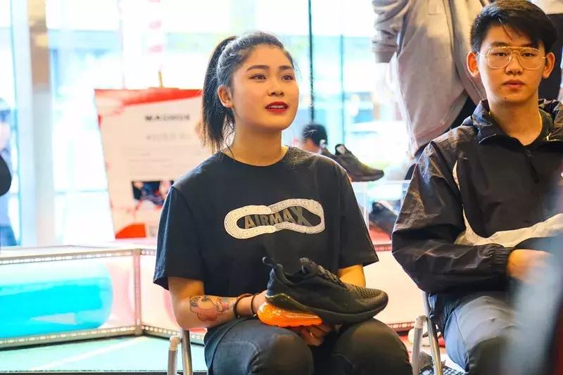 劲话论第四期丨成都sneaker都表白的耐克新鞋，自带增高效果？