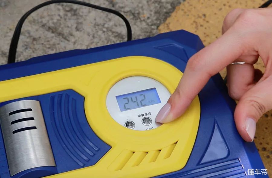 轮胎不够力怎么办,汽车轮胎漏气是充气还是换备胎