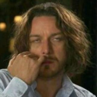 涂美宝莲口红的女孩,涂迪奥口红的女生