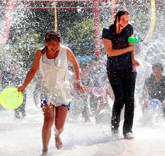 期待来云南的第一个泼水节,欢迎朋友们来云南泼水节
