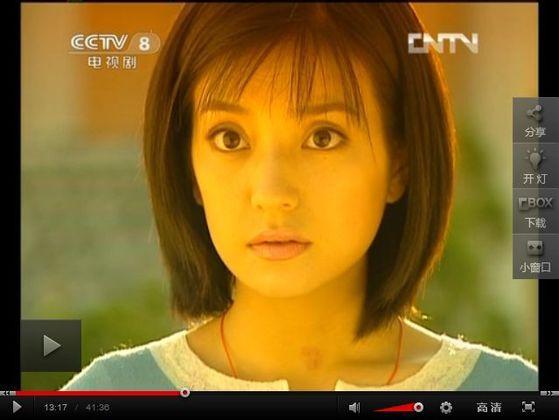 明星脖子上的“小草莓”太抢镜，赵薇甚至多次都能被拍到吻痕？