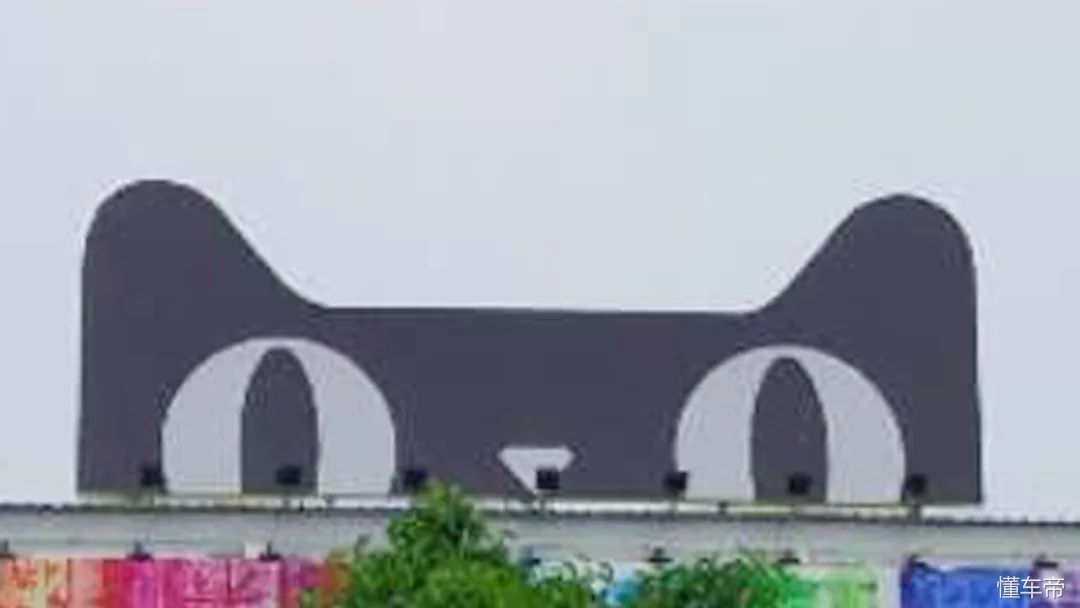 我用一包七星蓝莓爆珠的代价，发现了天猫自动售车大楼背后的秘密