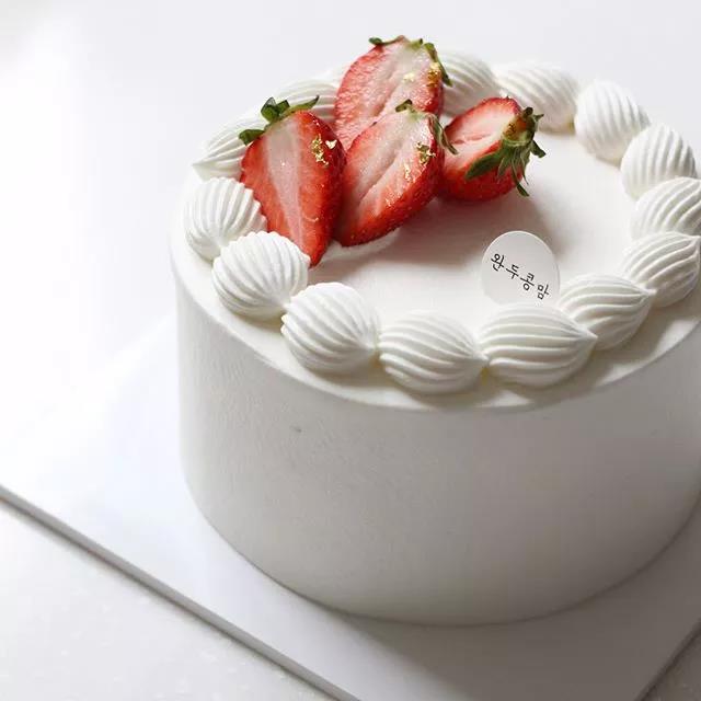 八齿裱花嘴奶油蛋糕简单造型,小孩子奶油蛋糕造型简单