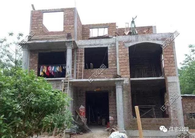 红砖价格一路狂飙,自建房用的红砖最新价多少钱一块