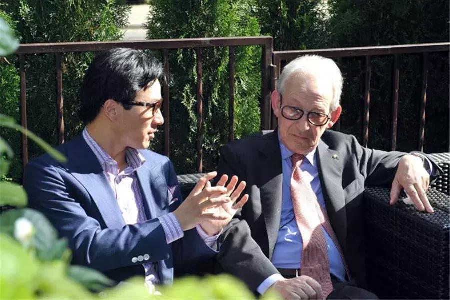 保时捷让人着迷,西装革履保时捷