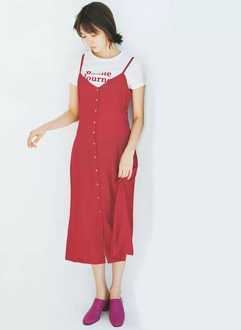 日本杂志揭载春夏最强搭配元素:LOGO字母T、透视裙