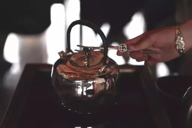 茶席上的茶器是什么样的,一个完整的茶席有几个茶器