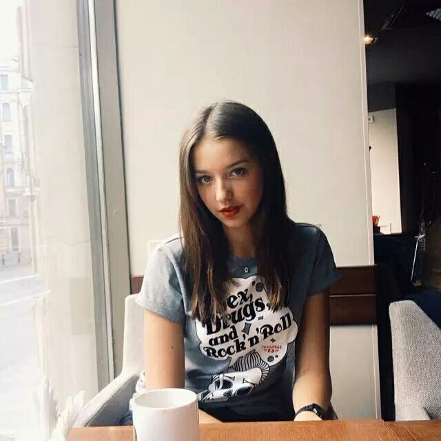 俄罗斯的女人为什么那么好看,俄罗斯的女人很好看英语怎么说