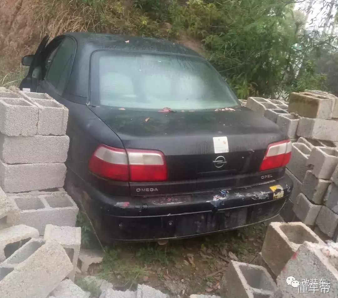 当年价值百万的凌志LS400被黄标报废，场面真是太残忍了！