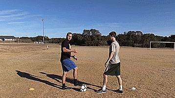 足球重心过人,足球过人重心