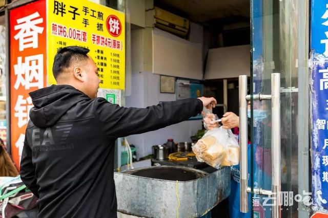 称霸徐汇5年的神级煎饼摊，学生*党**可以免排队！