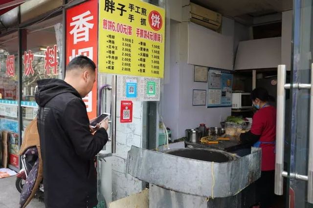 称霸徐汇5年的神级煎饼摊，学生*党**可以免排队！