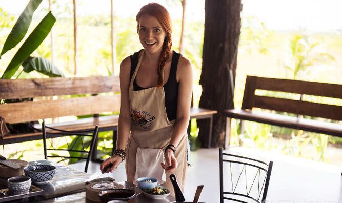 爱吃爱玩的旅行者清迈特色体验学做一顿秀色可餐的泰国菜！