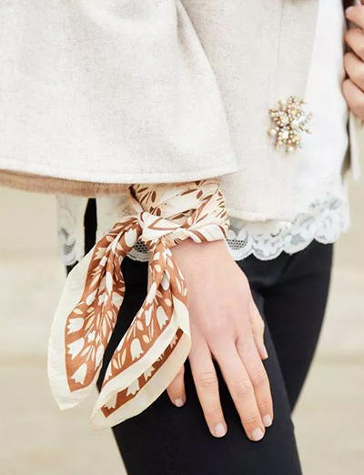 丝巾怎样系才好看？系法好胜过买几百件配饰