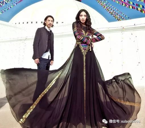 戴佩妮扁平足拇指外翻图片,戴佩妮扁平足