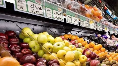 加拿大一年消费多少钱人民币 (加拿大的物价为什么那么贵)