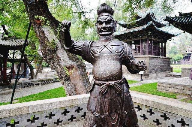 说话太快有风险，这位兄台就因此被撸了官去站岗了