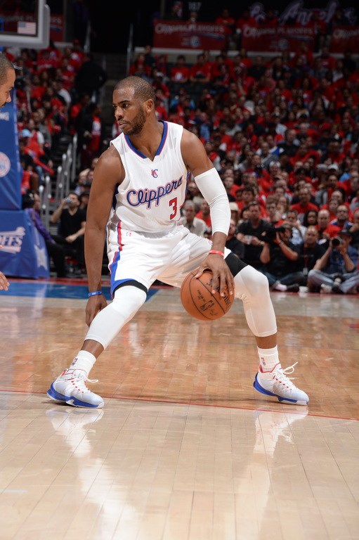 胯下加背后运球,行进间胯下运球