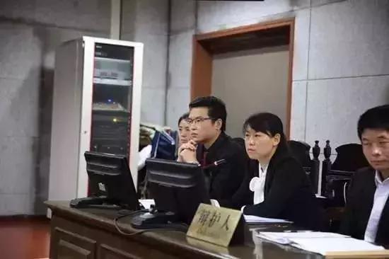 是什么让这位“手语律师”的微信在一夜间“爆掉”？