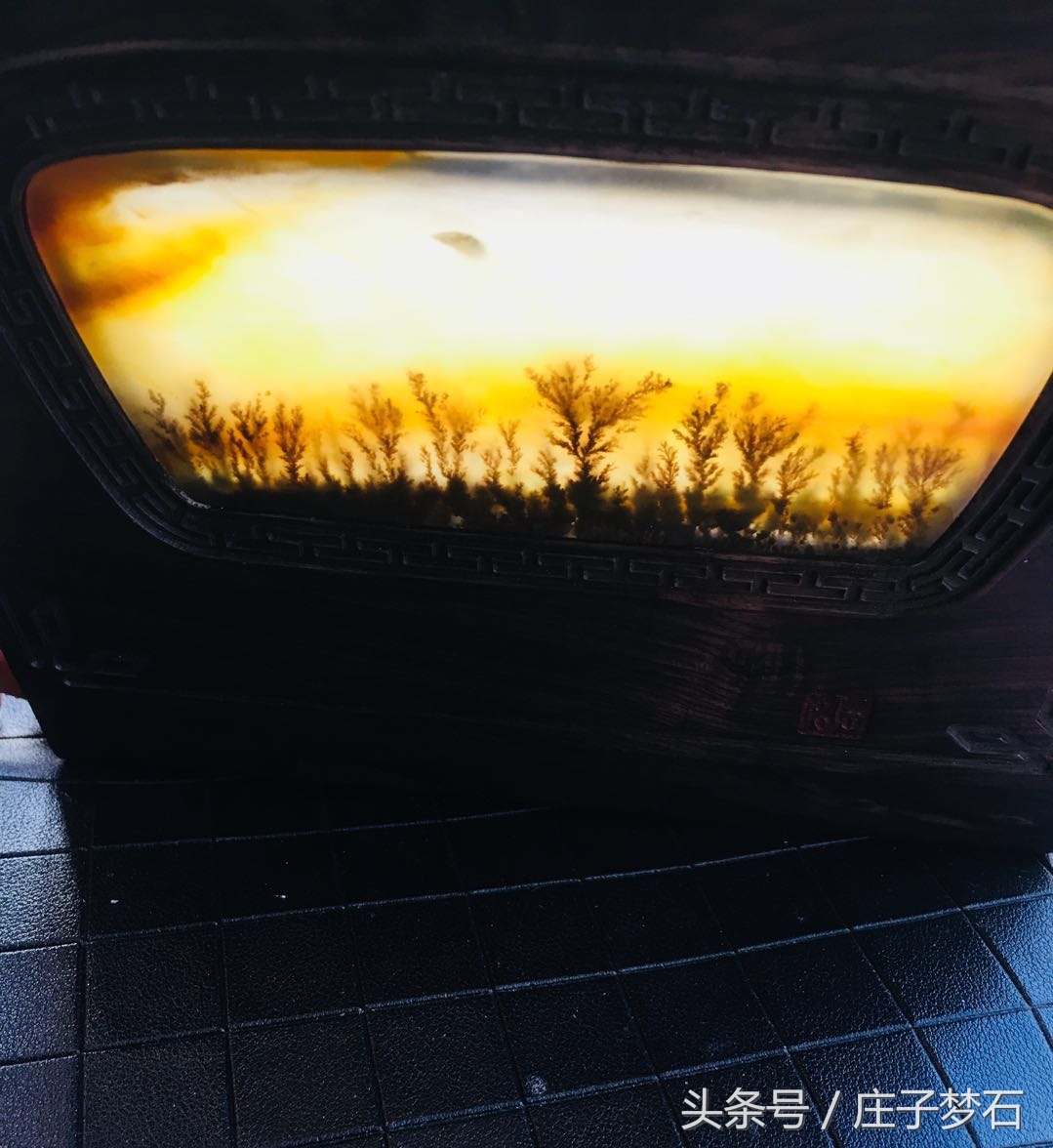 冰种黄龙玉带水草图片,黄龙玉水草花拍出天价