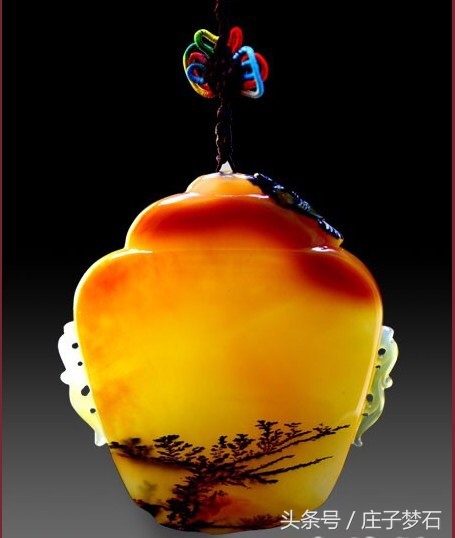 冰种黄龙玉带水草图片,黄龙玉水草花拍出天价