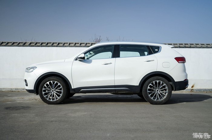 哈弗h6蓝标1.5t测评,第三代哈弗h61.5t2.0t选哪个好