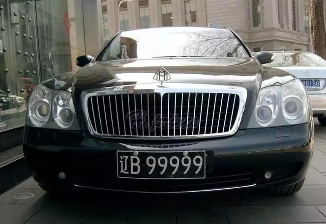 他是中国迈巴赫第一人,而且还对游艇情有独钟!