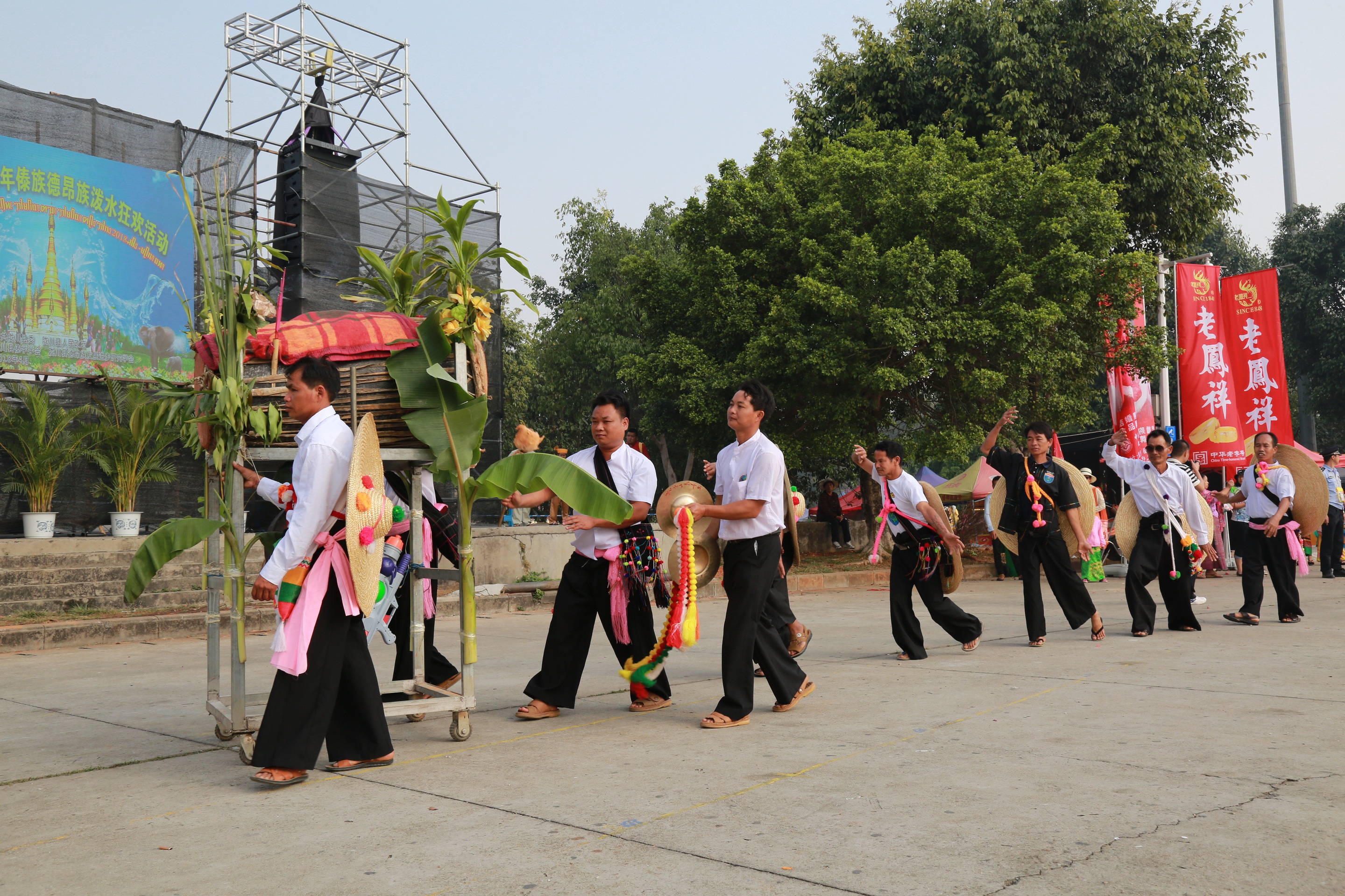 景洪泼水节今年还过吗,连山原生态景区皇后山泼水节