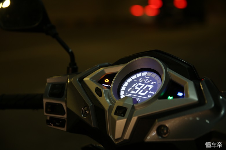 新大洲本田rx125裂行哪种颜色好看,新大洲本田裂行rx125和铃木uy125