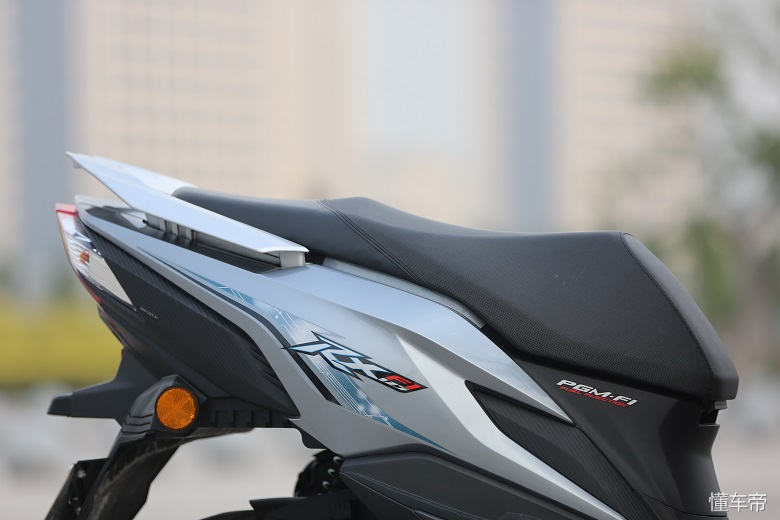 新大洲本田rx125裂行哪种颜色好看,新大洲本田裂行rx125和铃木uy125