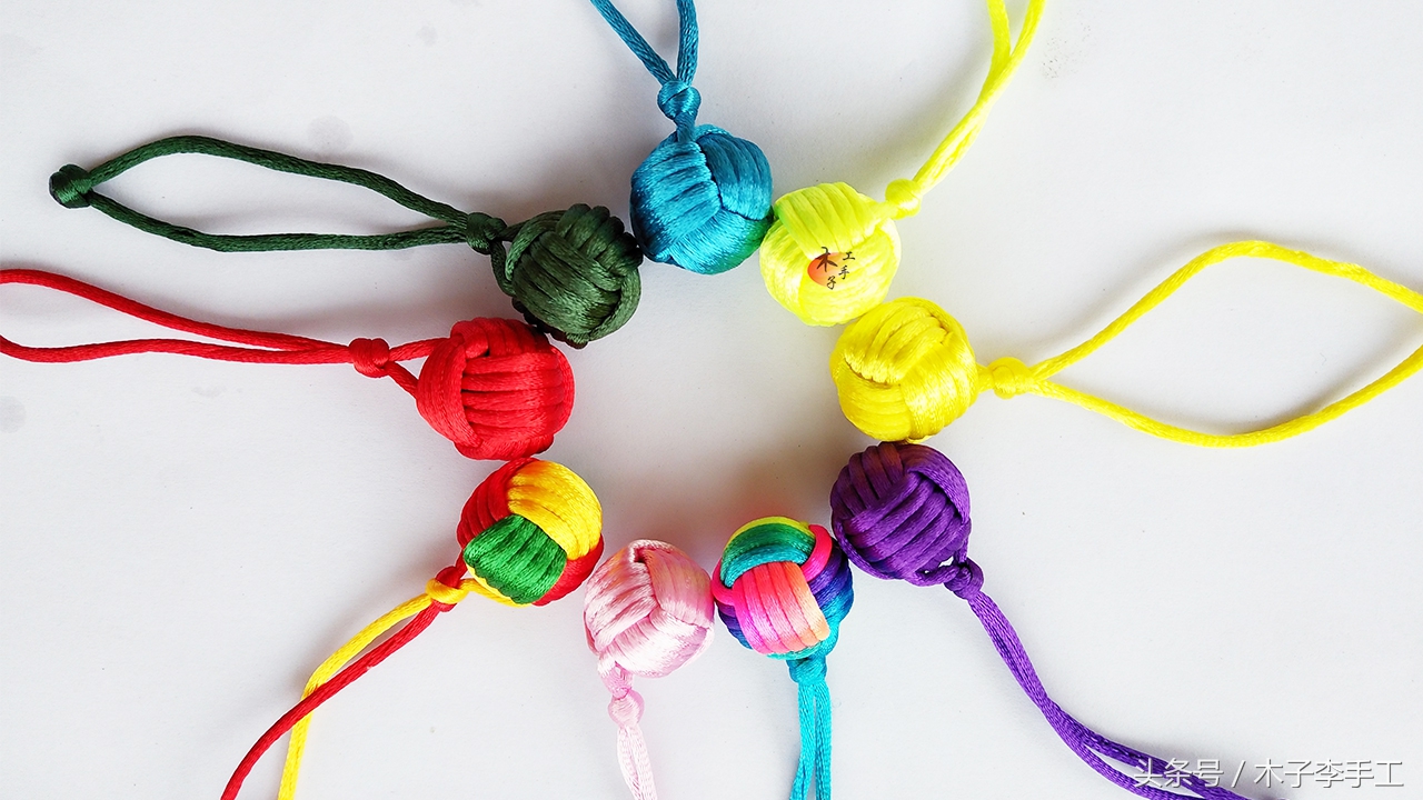 如何自制包包挂件配饰教程,包包装饰小挂件教程