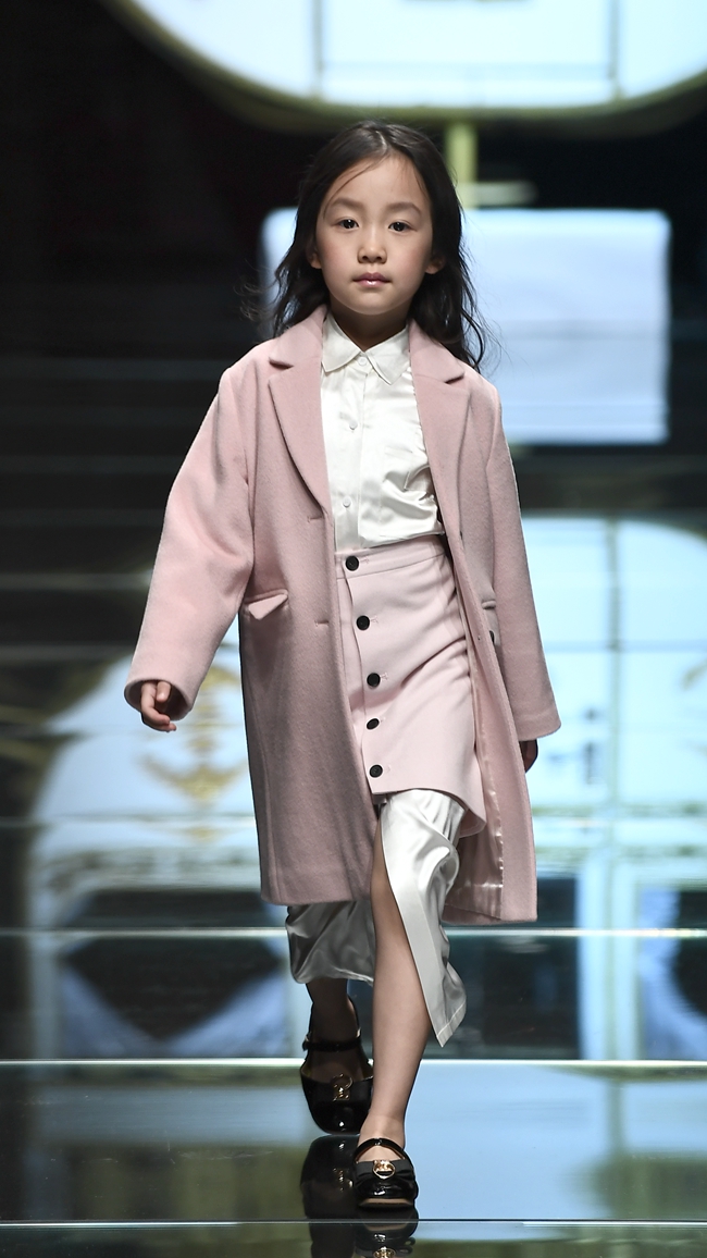 2019大连春季时装周童装,童装2018法国时装周