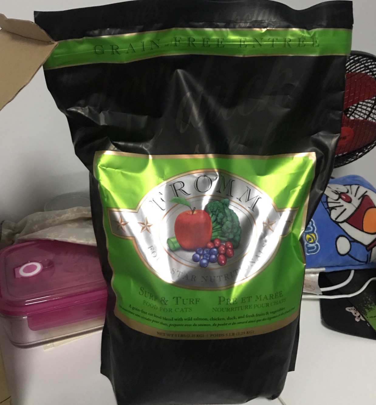 一份猫粮搞定五只小奶猫,一公斤猫粮多少钱