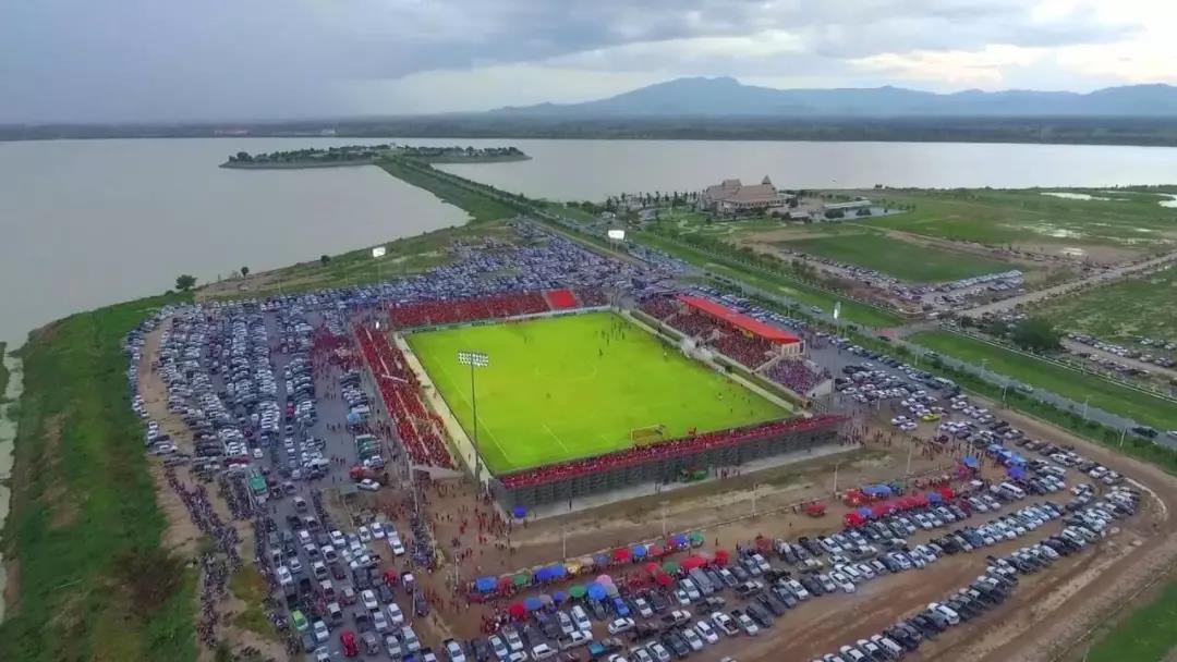 盘点:炼尸房边、大海之滨和群山环绕的泰国十大神奇球场