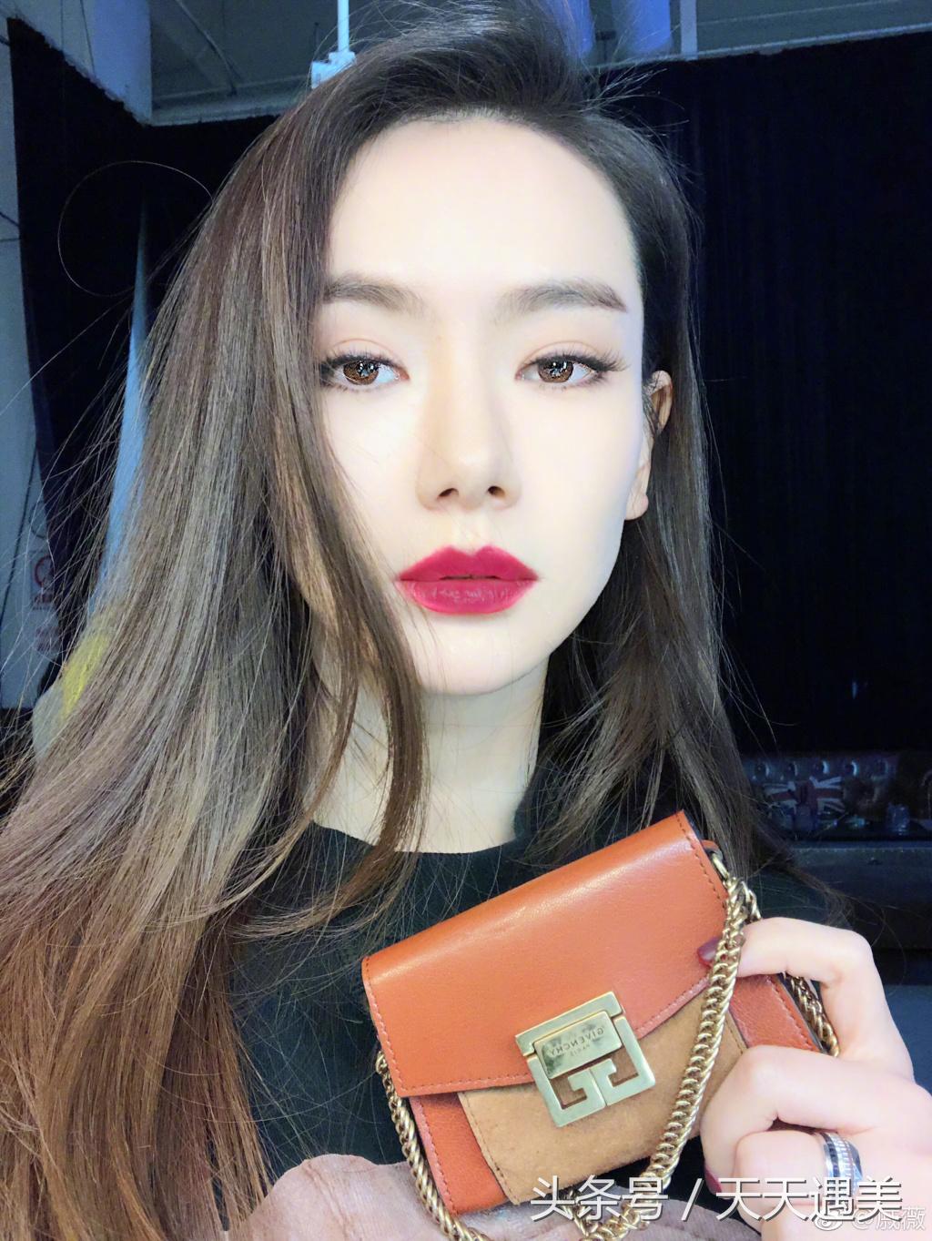 大方承认割双眼皮的明星,戚薇旗下明星