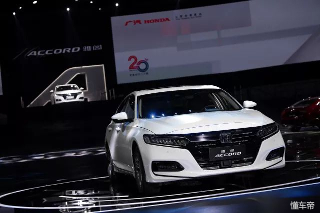 雅阁的腰线好看吗,雅阁车身腰线