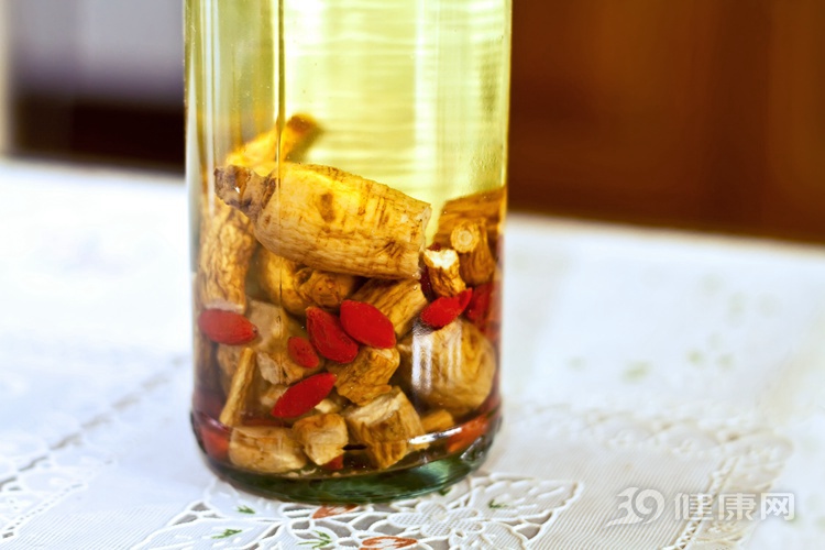 治风湿药酒口服好还是外用好,泡药酒治风湿是不是更好