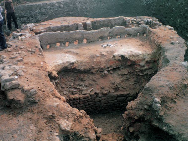 阳燧铜镜价值,古墓里发现铜镜