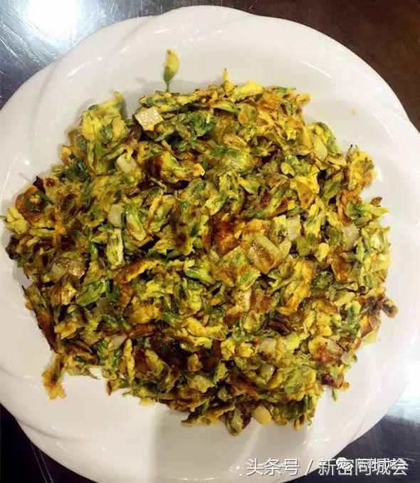 新密市九里山风景区摘槐花,新密超化九里山槐花林