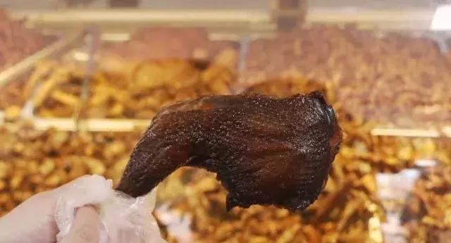 长沙老板也太“黑心”了！这么黑的食物也给我吃！