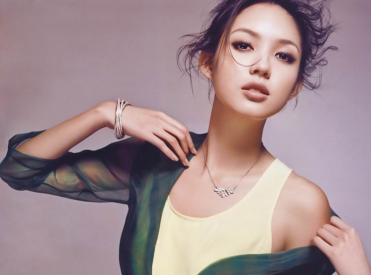 张梓琳长得很美,是典型的东方美女类型